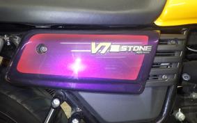 MOTO GUZZI V7 STONE 3 2021