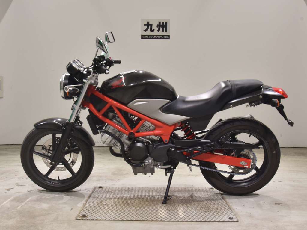 Фото Honda VTR 250 Gen. 2 2011 с японского аукциона