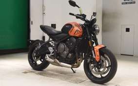 TRIUMPH TRIDENT 660 2023