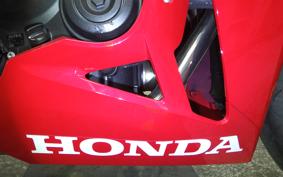 HONDA CBR650R E-Clutch 2025 RH17