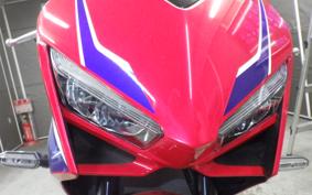HONDA CBR650R E-Clutch 2025 RH17