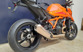 KTM 1390 SUPER DUKE R EVO V3940