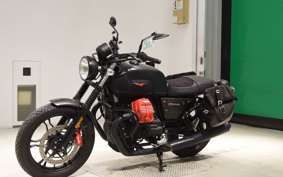 MOTO GUZZI V7 CARBON 2019