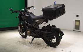 HUSQVARNA SVARTPILEN 125 2025