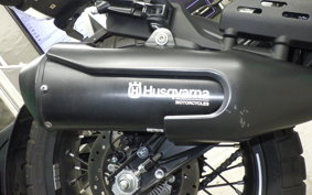 HUSQVARNA SVARTPILEN 401 2025
