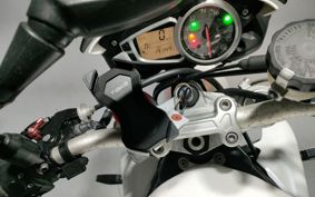TRIUMPH STREET TRIPLE R 2011 TMD416