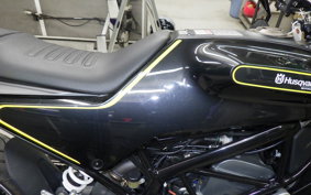 HUSQVARNA SVARTPILEN 401 2019