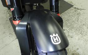 HUSQVARNA SVARTPILEN 401 2022