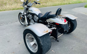 HARLEY VRSCA TRIKE 2004 HBZ