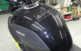 TRIUMPH TRIDENT 660 2025