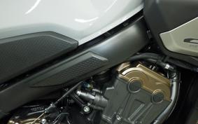 HONDA CB650R E-Clutch 2026 RH17