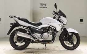 SUZUKI GSR250 2010