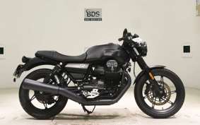 MOTO GUZZI V7 STONE 2023