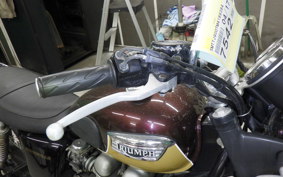 TRIUMPH BONNEVILLE 2005