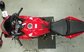 HONDA CBR650R E-Clutch 2025 RH17