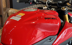 DUCATI STREET FIGHTER V2S 2025