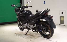 SUZUKI GSR250F 2023