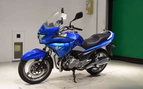 SUZUKI GSR250S