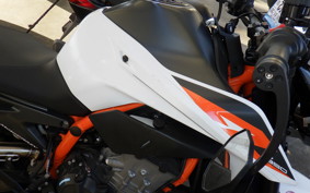 KTM 890 DUKE R 2021