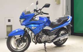 SUZUKI GSR250S