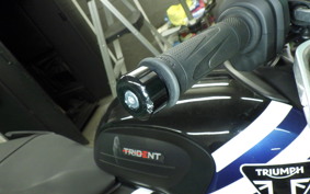 TRIUMPH TRIDENT 660 2025