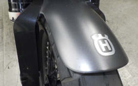 HUSQVARNA SVARTPILEN 125 2023