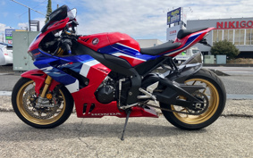 HONDA CBR1000RR-R FB 2024 SC82