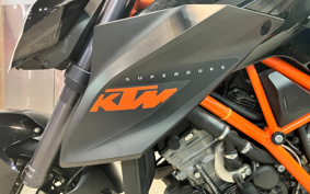 KTM 1290 SUPER DUKE R 2015 V3940