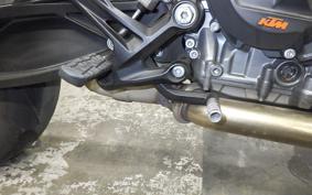 KTM 890 DUKE 2022
