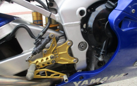 YAMAHA YZF-R1 2000 RN04