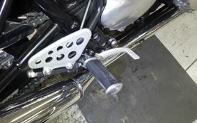 TRIUMPH THRUXTON 900