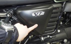MOTO GUZZI V7 STONE 2014