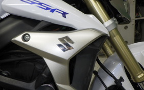 SUZUKI GSR750 2011