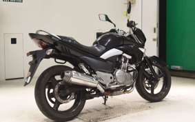 SUZUKI GSR250 2015