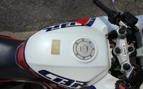 HONDA CBR1000F 1989 SC24