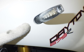 TRIUMPH DAYTONA 675 R
