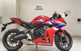 HONDA CB650R E-Clutch 2025 RH17