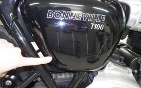 TRIUMPH BONNEVILLE T100 2018