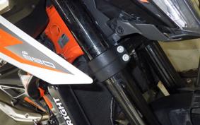 KTM 890 DUKE R 2023