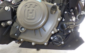 HUSQVARNA SVARTPILEN 401 2023