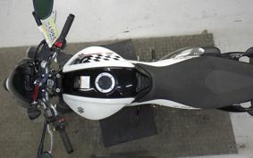 SUZUKI ｸﾞﾗﾃﾞｨｳｽ650 2013