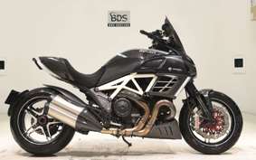 DUCATI DIAVEL 2012