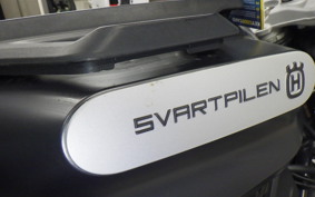 HUSQVARNA SVARTPILEN 125 2010