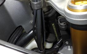 MOTO GUZZI V100マンディロS 2024