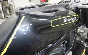 HUSQVARNA SVARTPILEN 401 2018
