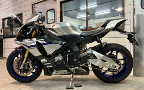 YAMAHA YZF-R1 M 2015 RN40
