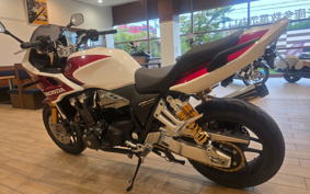 HONDA CB1300 SUPER  BOL DOR ABS 2025 SC54