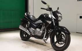 SUZUKI GSR250 2016
