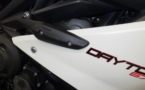 TRIUMPH DAYTONA 675 R