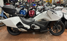 HONDA NM4 VULTUS -02 2017 RC82